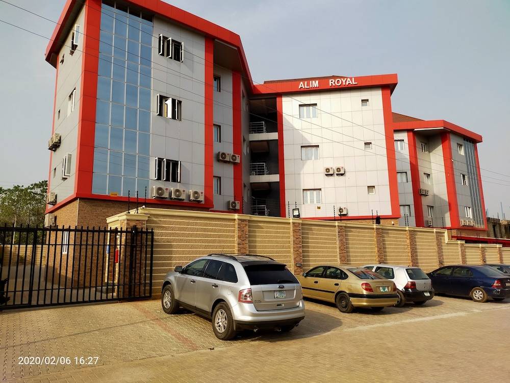 Alim Royal Hotel & Suites 1