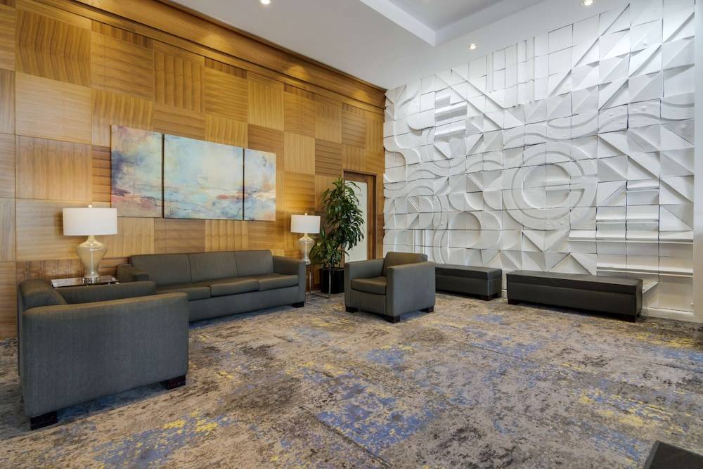 Best Western Premier Chateau Granville Hotel & Suites & Conference Centre 2