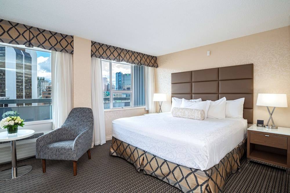 Best Western Premier Chateau Granville Hotel & Suites & Conference Centre 1