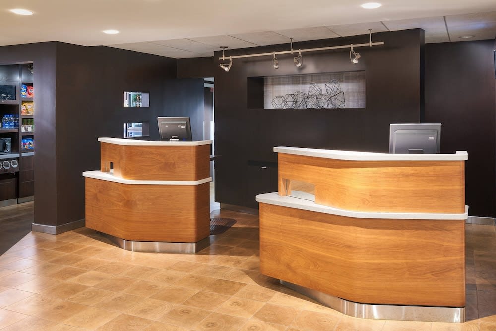 Courtyard by Marriott Orlando Airport 2