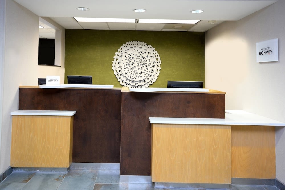 Fairfield by Marriott Inn & Suites Charlottesville North 2