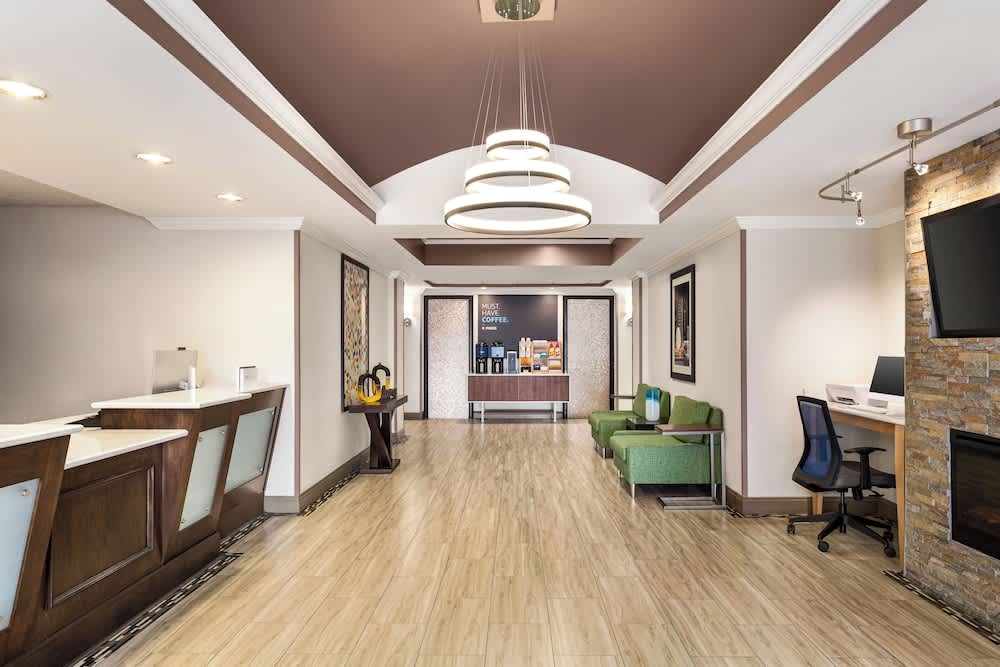Holiday Inn Express & Suites LIVE OAK by IHG 2