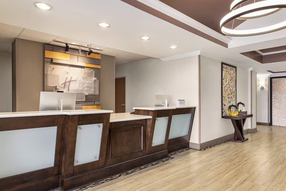 Holiday Inn Express & Suites LIVE OAK by IHG 1