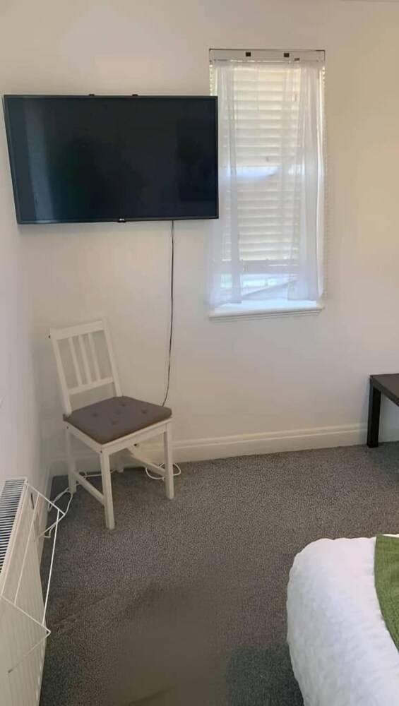 Spacious Apartment in Thornton Road L 1