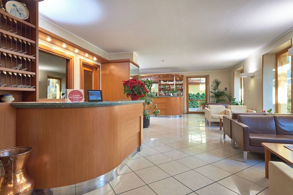 Hotel Careni Villa Italia 2
