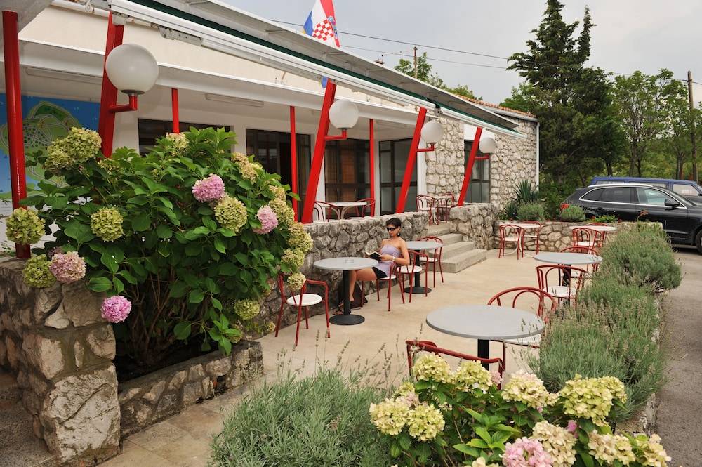 Paviljoni Bungalovi Kacjak 2
