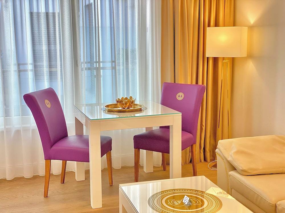 Vienna International Living 1