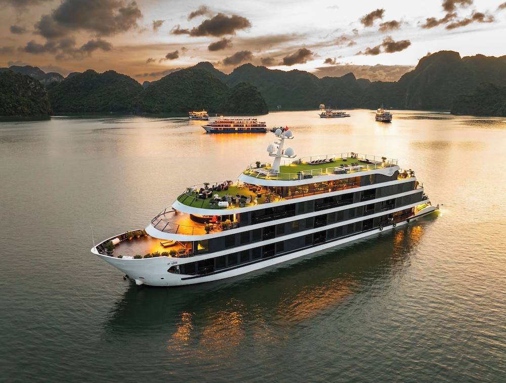Era Cruise Halong Bay by Venus Group 1