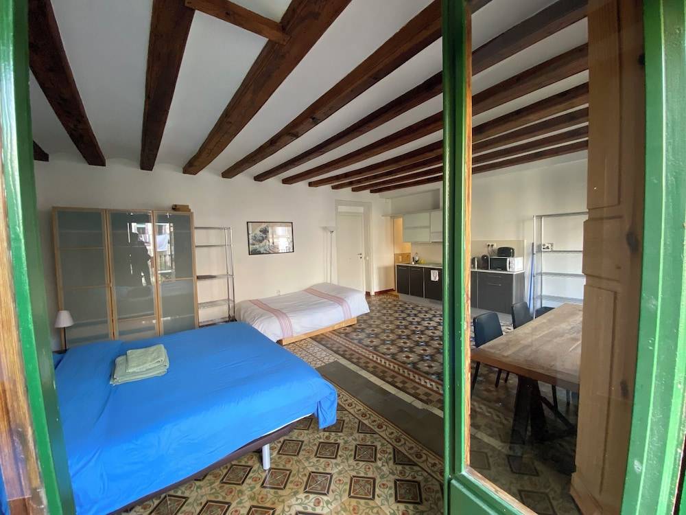 Lovely 2-bed Apartment in Barcelonas Best Location 1