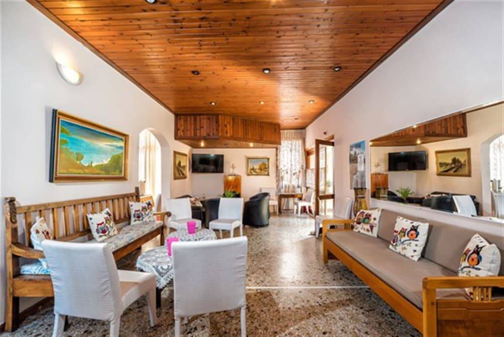 Harmony Hotel & Studio 2