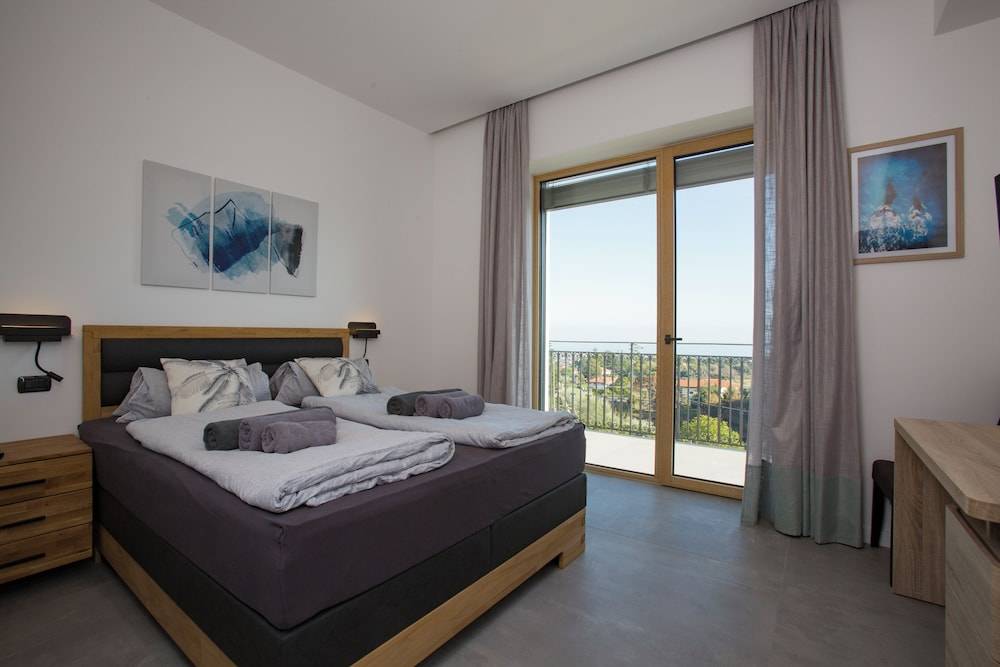 Villa Rita Pool & Spa 2