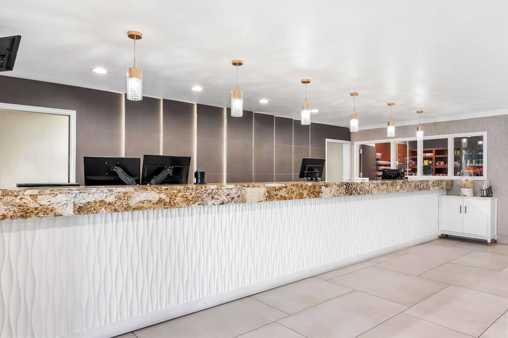 Best Western Plus Abbey Inn 2