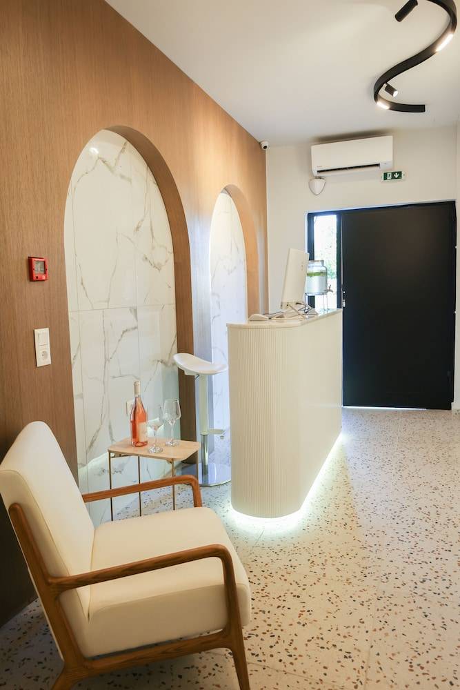 Uphill Unique Boutique Suites 2