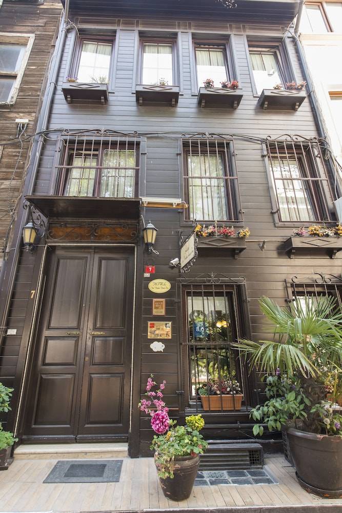 Naz Wooden House Inn 1