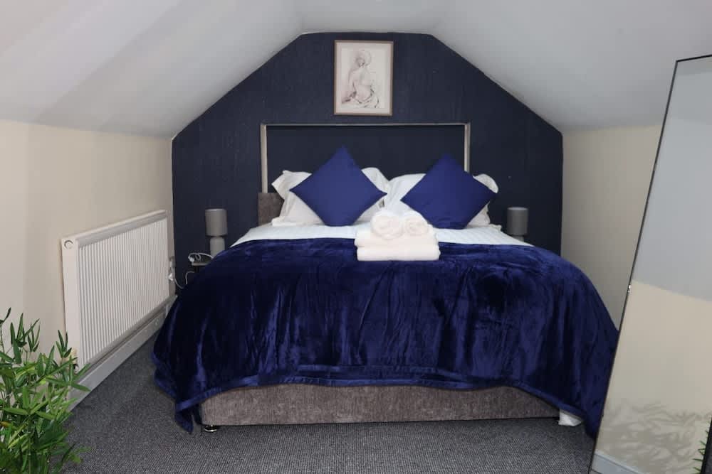 Nottingham 5-br, Sleeps 11 w/ Garden & Parking 2