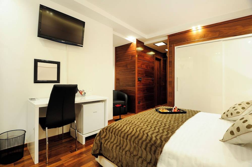 Main Street Studio and Rooms 1