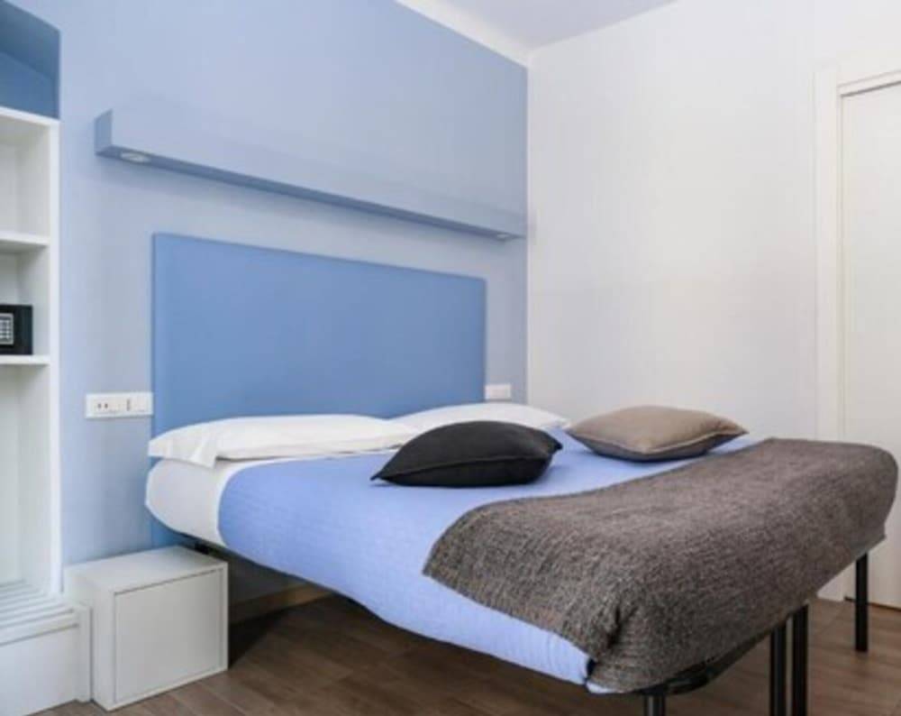 Lia Rooms 1