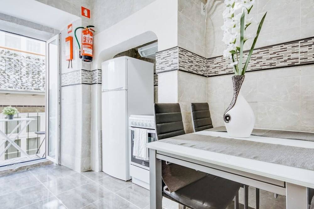 3 Bedroom Apartment in Baixa with River View 1