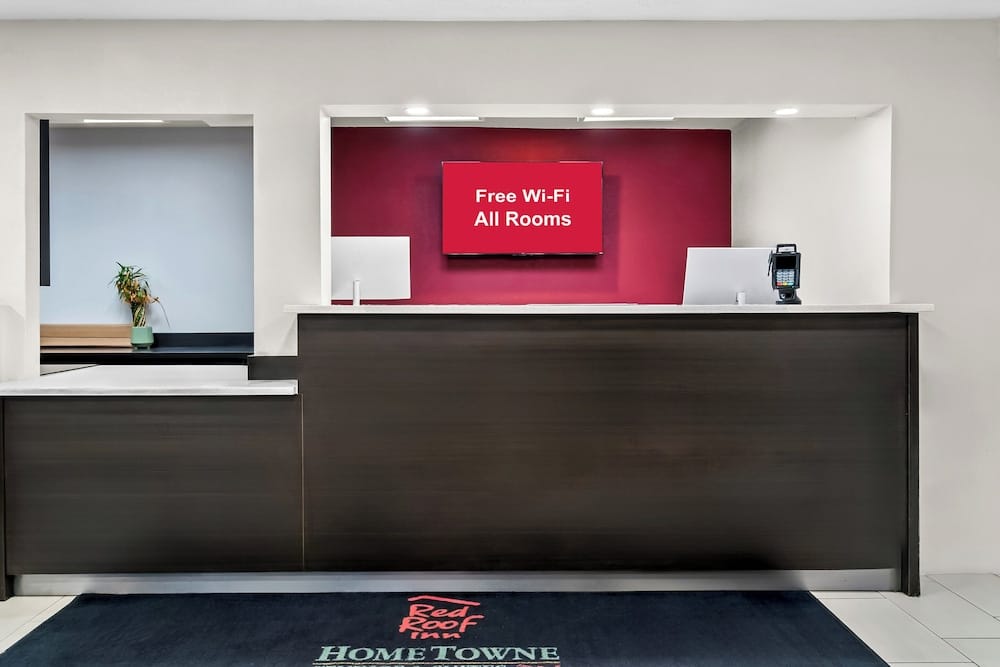 HomeTowne Studios by Red Roof Flint 2