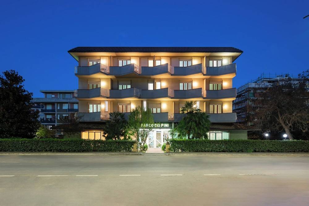 Hotel Parco dei Pini - 100mt dal Mare 1