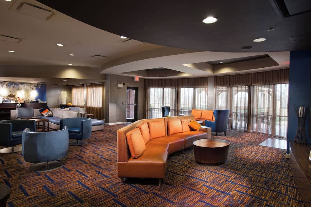Courtyard by Marriott Fayetteville 2