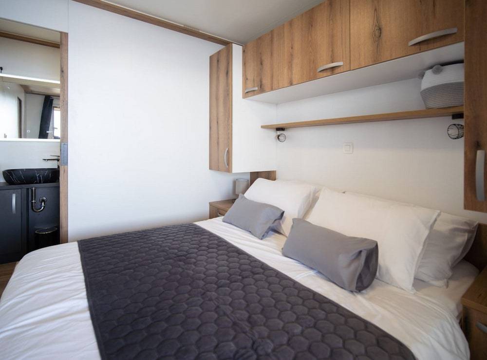 Seaside Deluxe Escape at Klenovica Camping 1