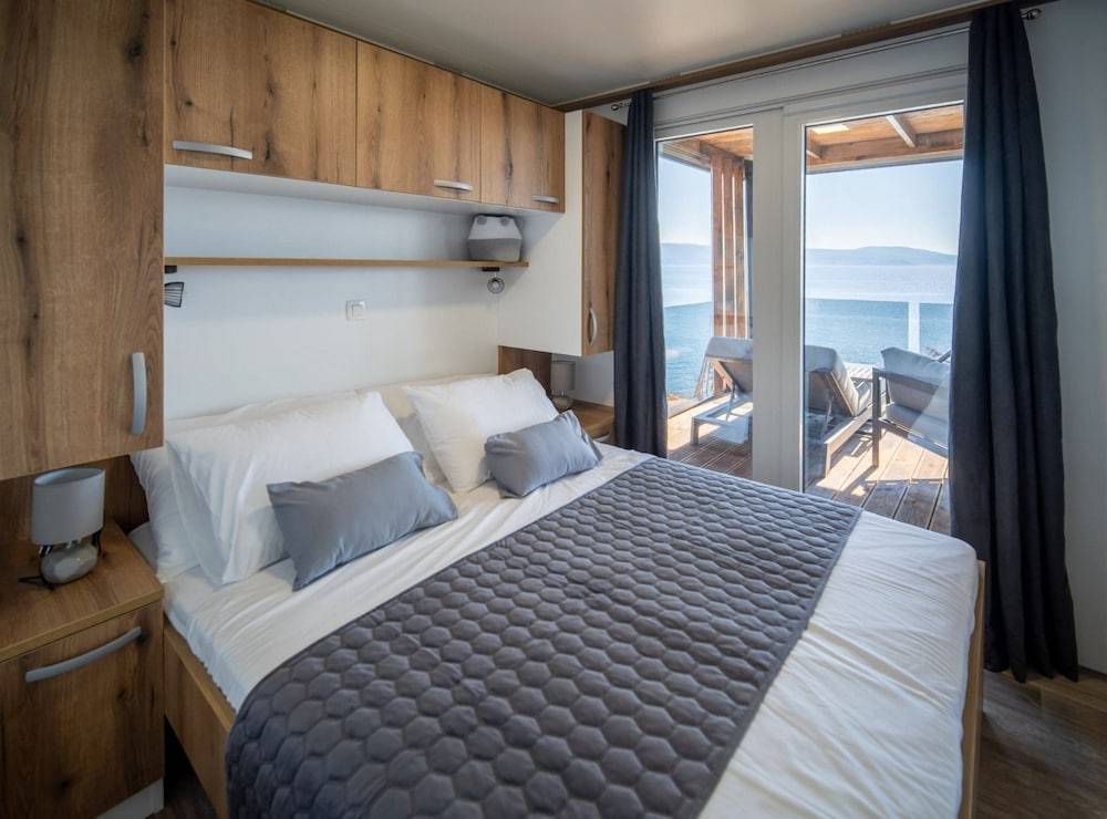 Seaside Deluxe Escape at Klenovica Camping 2