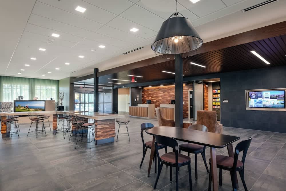 Courtyard by Marriott Savannah Airport 2