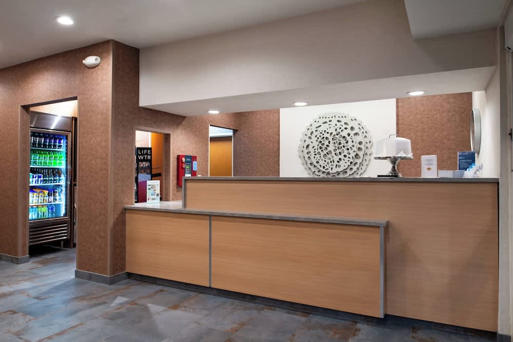 Fairfield Inn and Suites Beloit 2