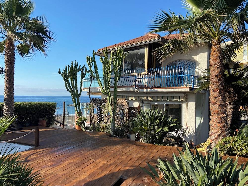 VILLA RITA SEA FROT VIEW 1