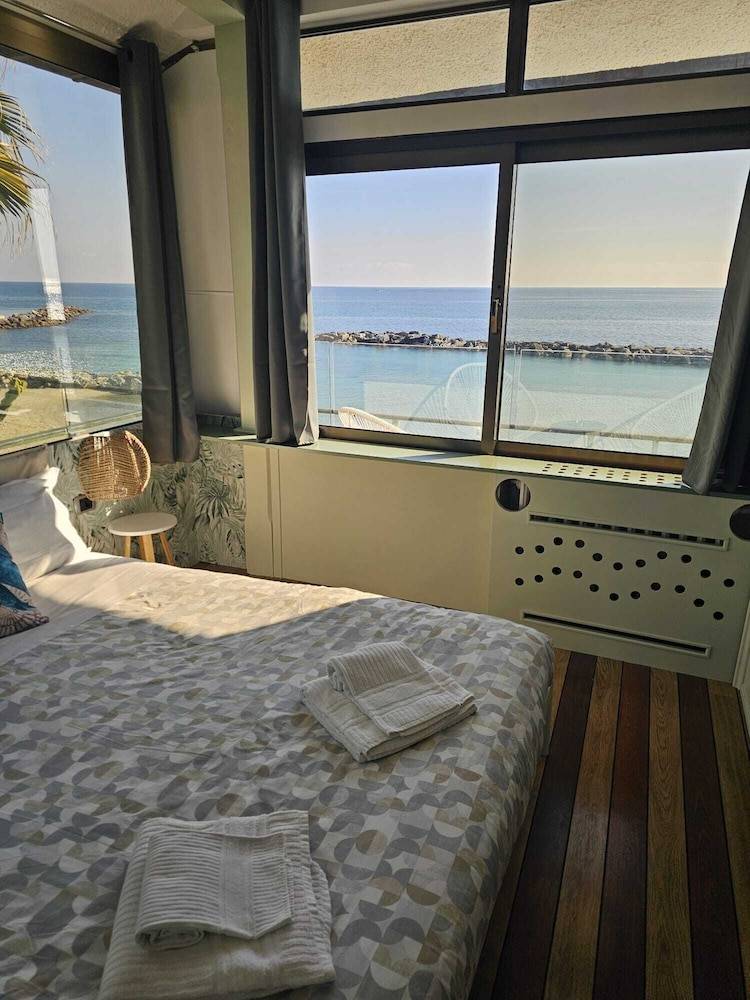 VILLA RITA SEA FROT VIEW 2