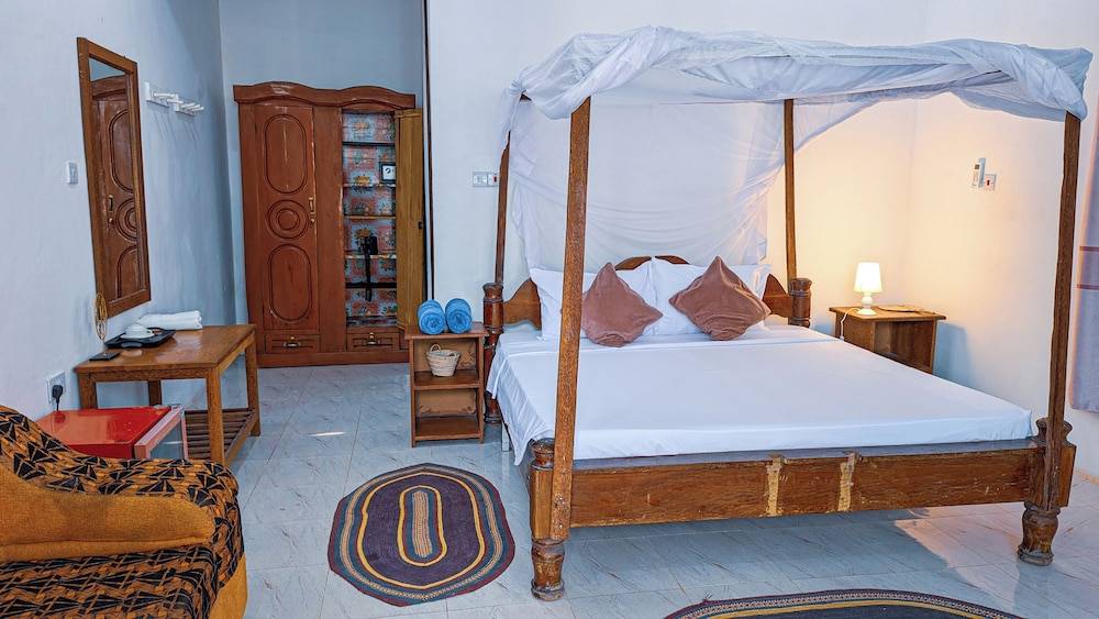 Tuna Nungwi Beach Bungalow 2