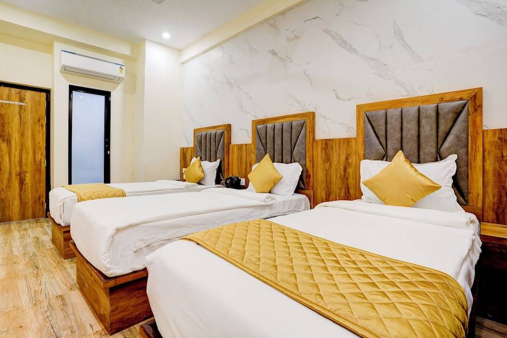 HOTEL BREEZE BAY 1