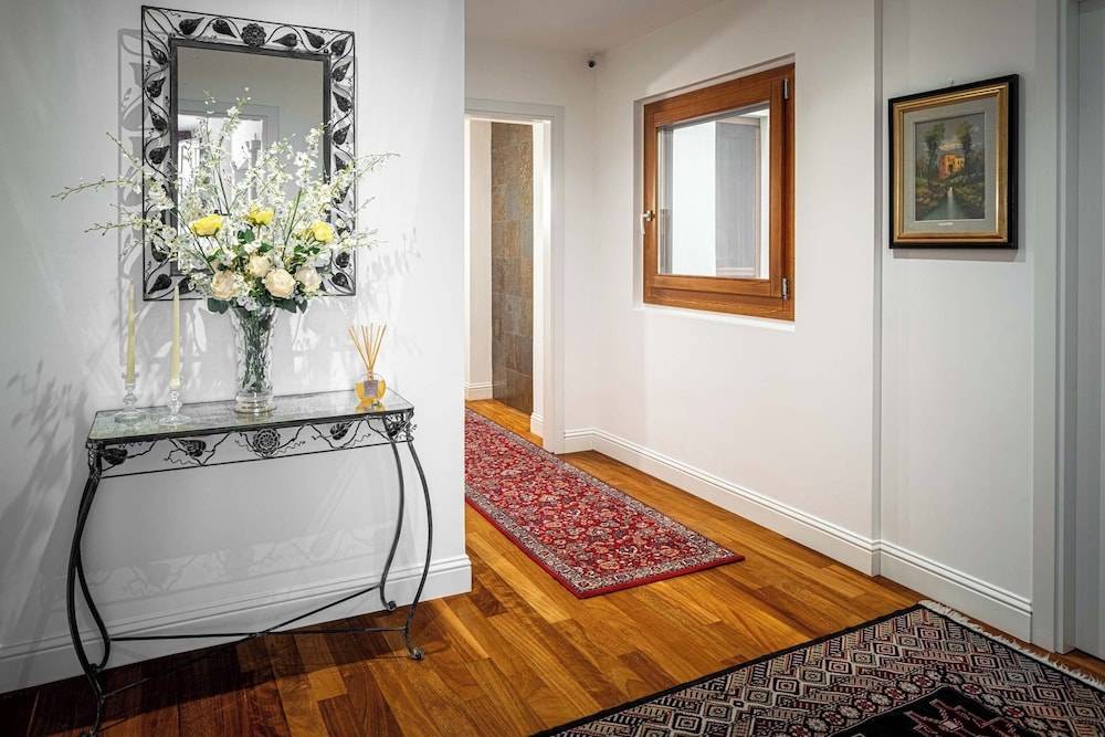 Marcus Suite 2