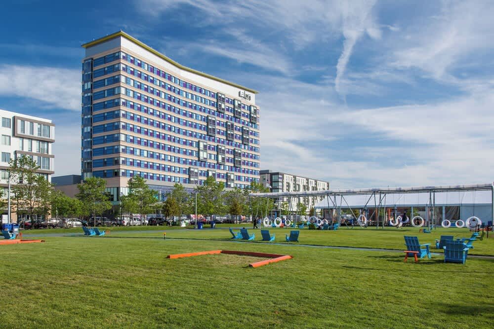 Aloft by Marriott Boston Seaport District 1