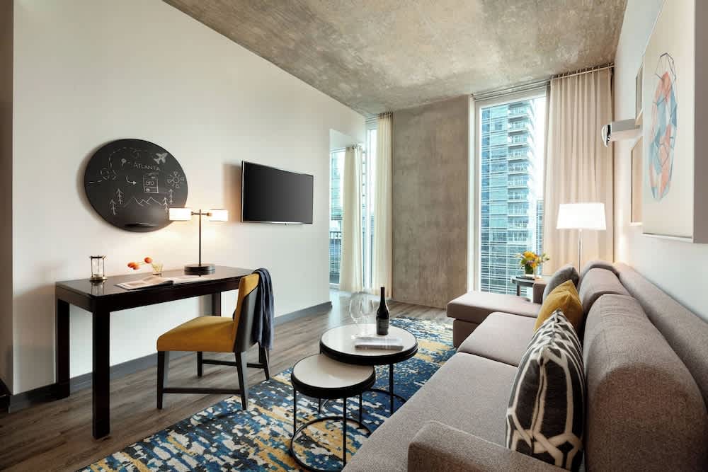 Twelve Downtown, Autograph Collection 1