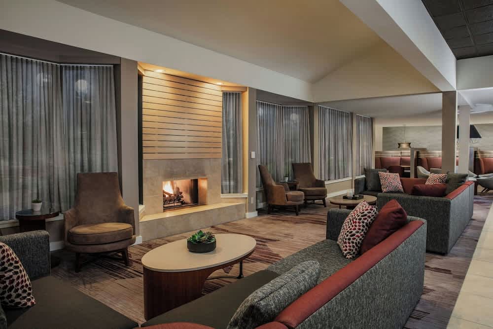 Courtyard by Marriott Greensboro 2