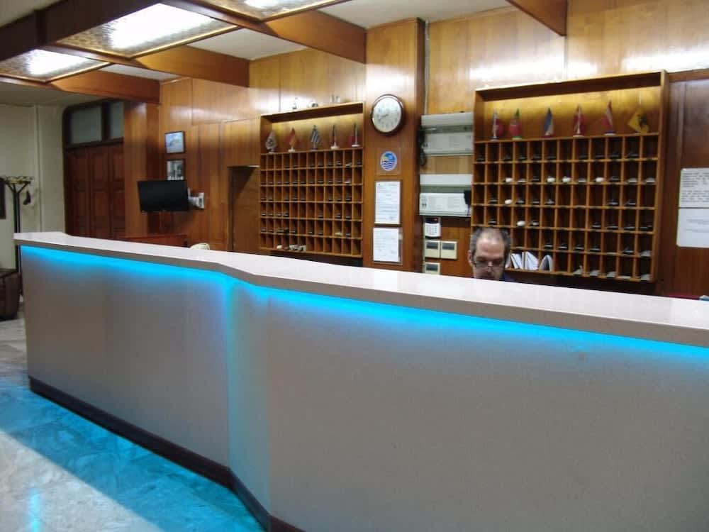 Hotel Cosmos 1