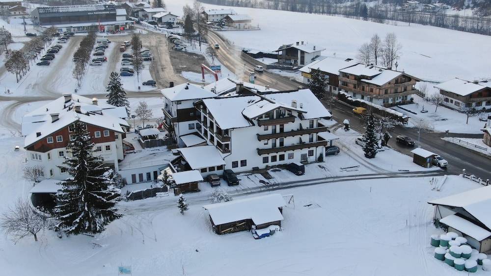 Sport und Familienhotel Klausen 1