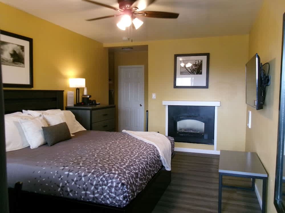Carmel Wayfarer Inn 1