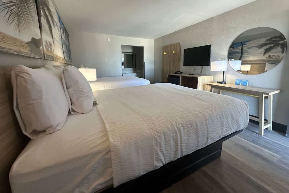 Days Inn by Wyndham Fort Myers 2