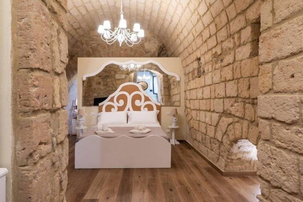 Saint Michel Room by Wonderful Italy 1