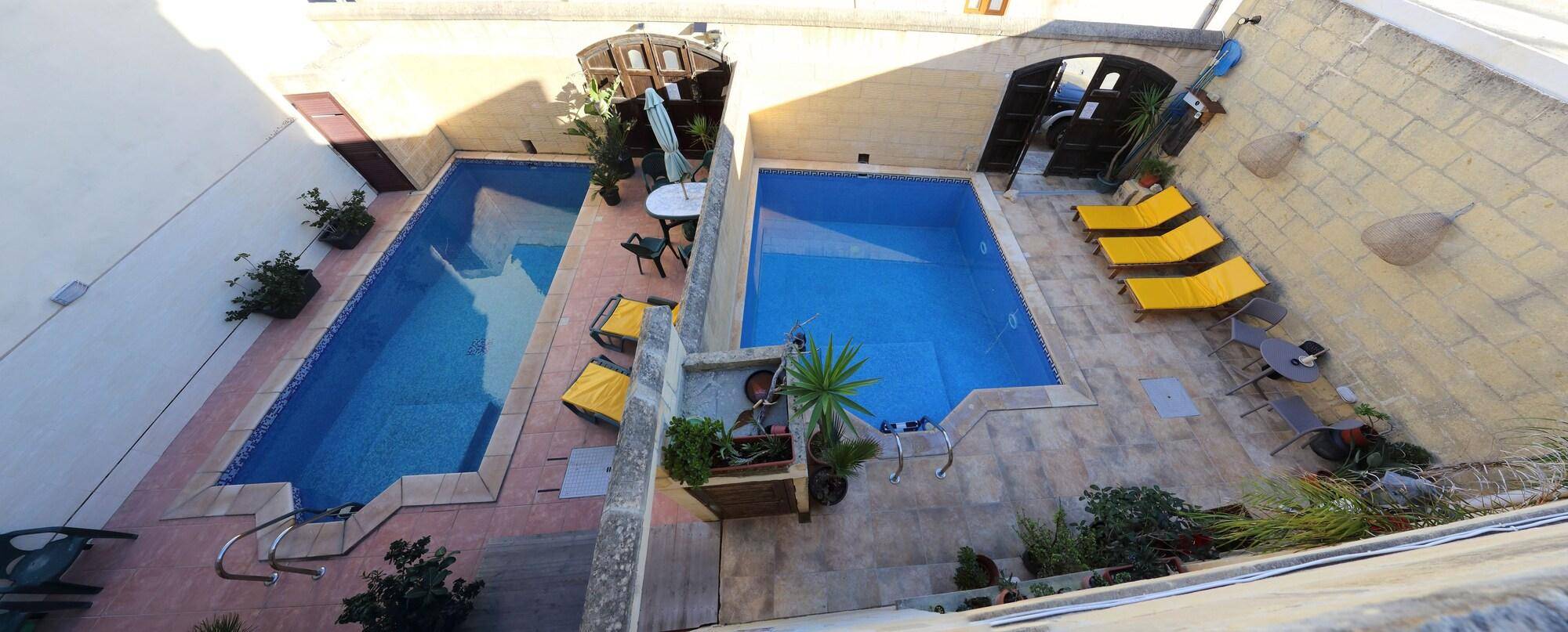 Grotto's Paradise B&B 1