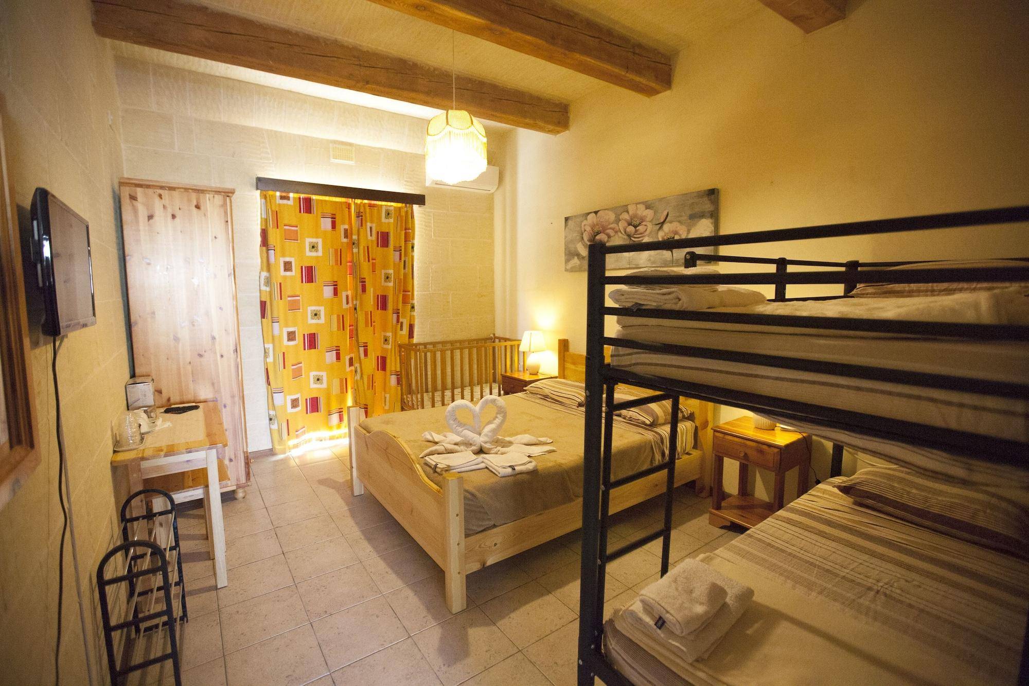 Grotto's Paradise B&B 2