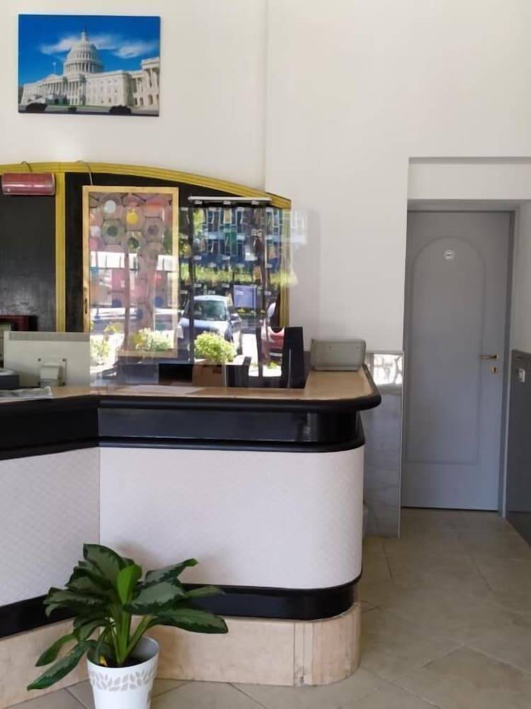 Hotel Madonna Del Pino 2