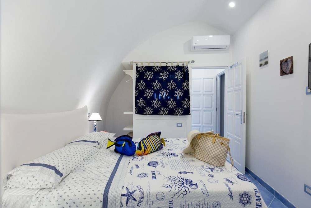 De Vivo Realty - Blue Angels Relais 2