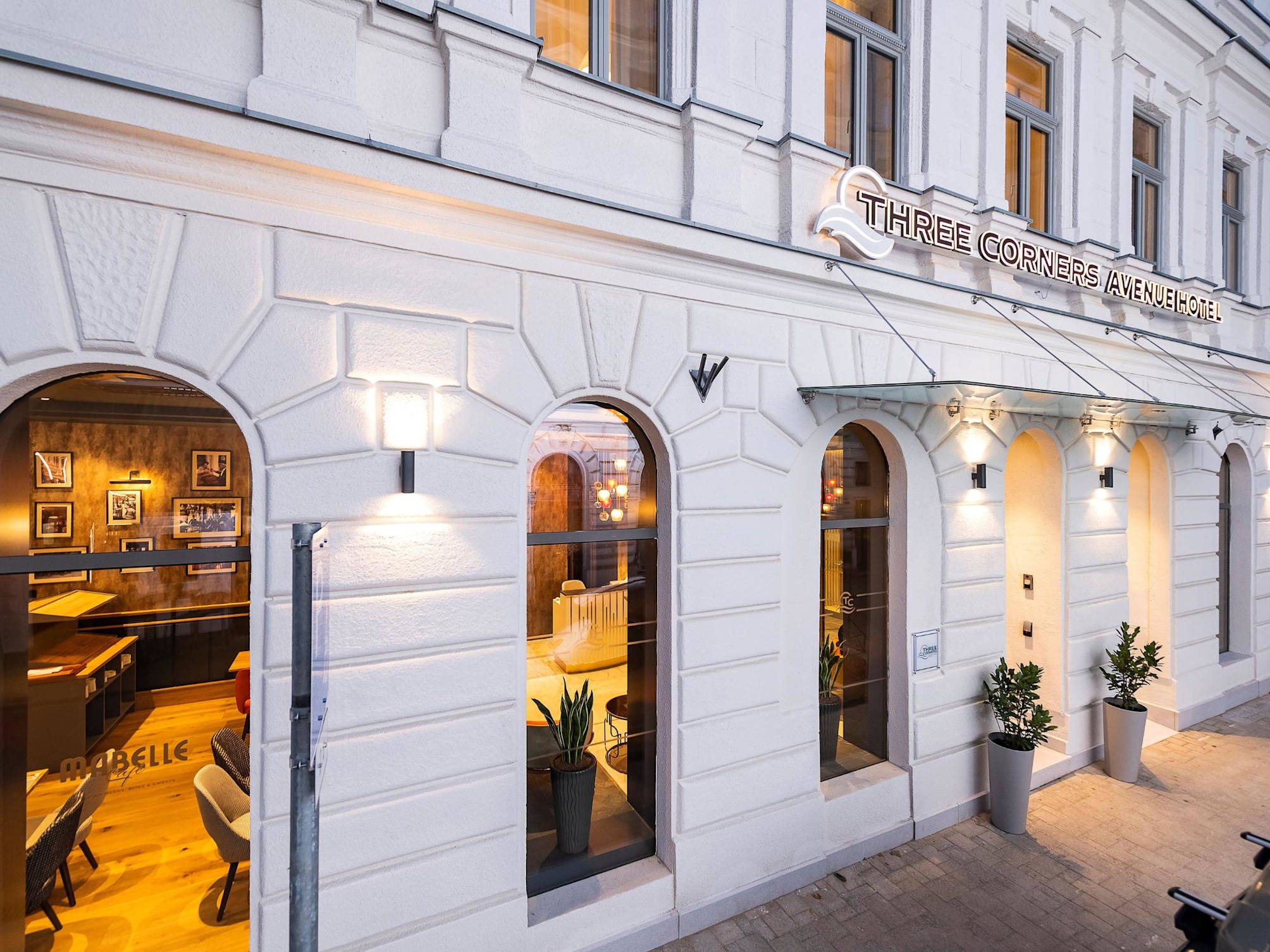 Three Corners Avenue Hotel 1