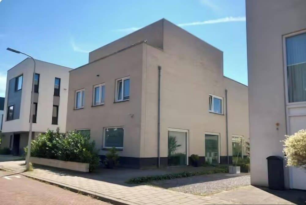 BB luxury villa free parking 1
