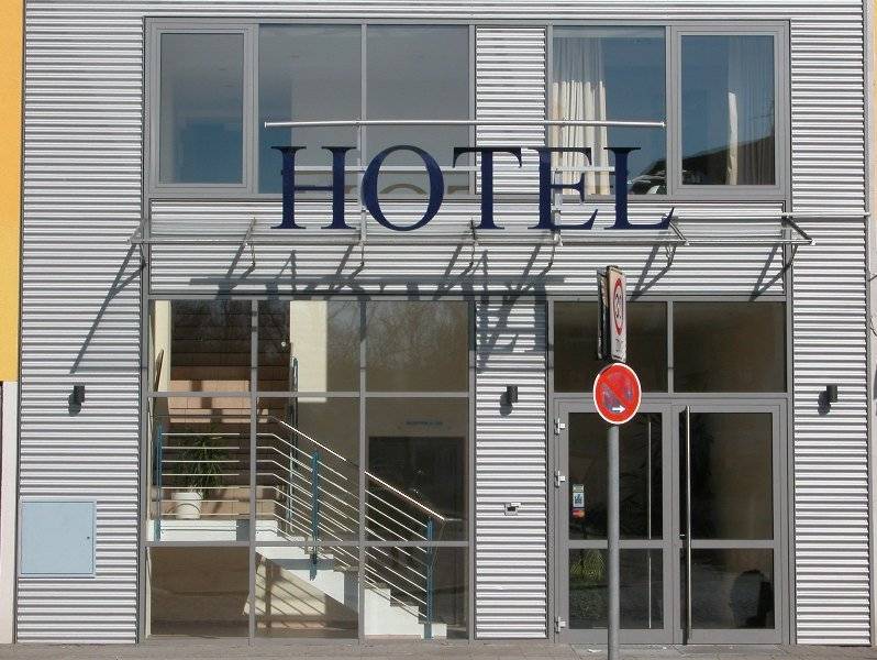Hotel Am Segelhafen & Free Parking 1