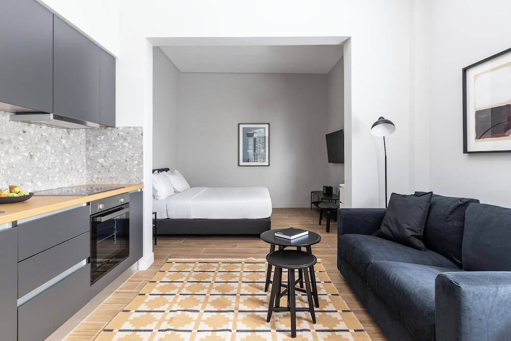 Elliot Petralona, Athens 2